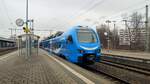 Hier zu sehen bei der Ausfahrt aus dem Bahnhof Memmingen ein vierteiliger Stadler FLIRT 3 (BR 1428) von Go-Ahead Bayern als RB92 (78929) nach Lindau-Insel.

Aufgenommen am 02.01.2024 um 12:07 Uhr.