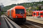 2016 908 und 1216 901 haben einen Bauzug nach Mosbach-Neckarelz gebracht.
Jetzt fahren sie von Gleis 1 aus zurück. Freitag 27.5.2016