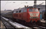 218348 steht am 22.1.1991 um 14.52 Uhr abfahrbereit nach Bayerischzell im Hauptbahnhof München. Der Zug besteht aus lauter Silberlingen!