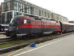 1116 223 hat einen Railjet in den Münchener Hauptbahnhof gezogen.