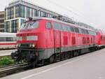 218 444 bildete am 12.10.2013 die Zuglok der RB 27040. Diese Leistung, von Mühldorf nach München verkehrend, wurde regulär im Sandwich-Betrieb gefahren. Die Zuglok ging dann in München vom Zug und die Rückleistung RB 27033 verkehrte mit nur einer 218. Aufgenommen in München Hbf.