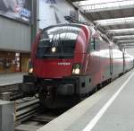 RJ (Railjet) 67 nach Budapest steht abfahrbereit in Mnchen Hbf am 21.2.2011