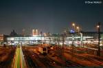 Blick von der Hackerbrcke auf den Hauptbahnhof am Abend des 29.