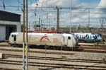 185 537-8 von TX LOGISTIK und 182 509-0  Europa ohne Grenzen  stehen am 29.3.2016 in München.