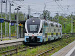 Mitte Mai 2021 hält der IC-Triebzug 4110 112 am Hauptbahnhof in Neustrelitz.
