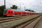 DBpbzfa mit BR 146.1 von DB Regio Nord als RE-Garnitur steht in der Abstellung des Bahnhofs Norddeich und tritt in Kürze seine Fahrt als RE 4435 (RE1) von Norddeich Mole nach Hannover Hbf an. [27.7.2017 - 18:05 Uhr]