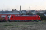 Die Elektrolokomotive 187 153-2 zieht im September 2018 einen Güterzug durch Nordhausen.