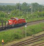 265 008-3 dieselt leise vor sich hin auf dem Ausziehgleis im Bahnhof Nordhausen. Die Mharbeiten am Bildrand waren deutlich lauter trotz weniger PS. 30.05.2013