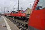 111 216-8 trifft am 28.12.2017 mit dem RE4854 von München Hauptbahnhof im Nürnberger Hauptbahnhof auf 101 057-8.