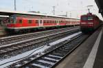 Hier links RB34062 von Lichtenfels nach Nrnberg Hbf. und rechts 143 847-2
mit RB35851 von Nrnberg Hbf. nach Neumarkt(Oberpf), diese beiden Zge standen am 28.11.2010 in Nrnberg Hbf.