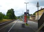 Blick zum Bahnsteig 4 und 5 vom Oberkotzauer Bahnhof, aufgenommen am 11. Juli 2013. 