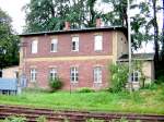 Ein typisch schsisches Beamtenwohnhaus steht am Lokschuppen im Bahnhof Oschatz, 28.07.07