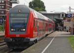 Der RE60 aus Braunschweig nach Rheine mit Schublok 111 132 bei der Ausfahrt in Osnabrck Hbf 31.7.09