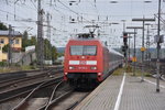 OSNABRÜCK, 03.09.2016, 101 115-4 vor einem IC in Richtung Köln bei der Einfahrt in Osnabrück Hbf