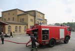 21.5.2016 Pasewalk. Die Feuerwehr steht bereit um den von 01 0509 gezogenen Sonderzug mit Wasser zu versorgen