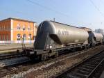 Uacns 3780(D-VTGD)9327747-3, als letzter Wagen eines Ganzzuges durch Passau-Hbf in Richtung Österreich; 140308