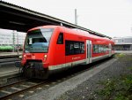 650 301 (Landkreis Calw) steht am 03.12.2011, als RB 22424 nach Tbingen, auf Gleis 103 im Hauptbahnhof Pforzheim bereit zur Abfahrt.