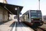 504 001 wartet im Bahnhof Pirna auf Abfahrt nach Bad Schandau.