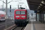 143 828 erhlt in Pirna, der Endstation der S2, Ausfahrt in Richtung Dresden-Flughafen.