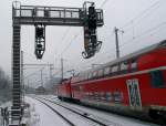 Potsdam Park Sanssouci mit RE 1 nach Berlin am Signalausleger  P621