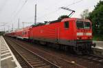 Hier 143 210-3 mit einem RE1 (RE18003)  Baumblüten-Express  von Werder(Havel) nach Berlin Zoologischer Garten, dieser Zug stand am 1.5.2014 in Potsdam Park Sanssouci.