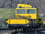 Ein Schwerlastkleinwagen war Anfang April 2019 am Bahnhof Putbus abgestellt.