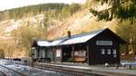 10. Januar 2012, der Bahnhof Dürrenwaid an der Strecke der Rodachtalbahn Kronach - Nordhalben. Der schon zuvor erheblich ausgedünnte Reiseverkehr wurde am  30. Mai 1976 endgültig  eingestellt. Der Güterverkehr folgte in Raten. Heute verkehrt an Sommerwochenenden dank eines rührigen Vereins ein Uerdinger Schienenbus auf dem Reststück der Strecke zwischen Steinwiesen und Nordhalben.