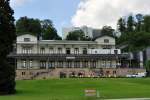 Bahnhof Rolandseck (mit dem  Arp Museum , Bf wird weiterhin fr die Nahverkehrszge zwischen Koblenz und Kln genutzt) - 26.06.2012