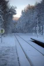 Blick auf das östliche Gleisvorfeld des Bahnhofes Neukirch (Lausitz) West  nach dem 2. Wintereinbruch. Bei - 5,0 Grad wollte der Fotograf nicht 45 Minuten auf einen Zug warten. 02.12.2012 13:42 Uhr