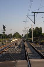 Blick auf den fast fertigen Bahnsteig des Haltepunktes Nassenheide fr die Zge in Richtung Oranienburg.  22.06.2013 06:48 Uhr
