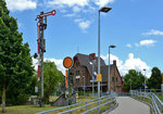 Zugang zum Bf Rheinbach mit ausgestellten  geretteten alten Signalen  (2015 ersetzt) 02.07.2016