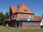 EG Bahnhof Amelinghausen-Sottorf ex KBS 104 h /109 b / 162 ( Gebirgsbahn  Lüneburg - Soltau); gelegentlich verkehrt hier noch der  Heide-Express  der AVL bis Bispingen; 31.08.2016
