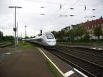 Am 11.08.2011 durchfährt ein TGV den Bahnhof Rastatt in Richutng Karlsruhe.