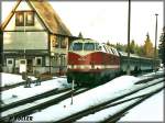 Im Dezember 1993 verlsst 228 784 mit ihrem Personenzug den Bahnhof Rennsteig