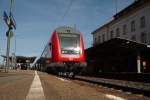 Bei strahlendem Sonnenschein ist soeben der RE 22023 aus Stuttgart Hbf in den Reutlinger Hbf eingefahren. Hier ist sein letzter Halt.
(KBS 760; 18.03.09)