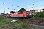 I'am a real wild Rover.....ok. 151 126 fährt nun nicht wild, aber zügig durch Rheydt hbf gen Aachen West mit vielen Range Rovern. 2.7.2019