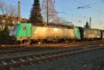 Seiten Ansicht der 2807 bei der Durchfahrt in Rheydt Hbf.