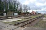 Blick auf den Bahnhof Rommerskirchen an der Bahnstrecke Rheydt-Koln-Ehrenfeld.
Im Vordergrund ist das Fundament des ehemaligen Turmstellwerks zuerkennen. Links die Betonmauer ist das westliche Wiederlage der nie fertiggestellten Strategischeneisenbahn Neu-Mariental/Ahr. Die nchste Station mit Halt in Blickrichtung ist Grevenbroich. Sammstag 20.3.2010