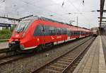 442 852-0 steht am 12.8.2017 als S2 nach Güstrow im Rostocker Hauptbahnhof bereit.