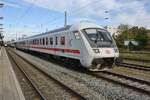 IC2907 von Warnemünde nach Dresden Hauptbahnhof verlässt am 24.10.2021 den Rostocker Hauptbahnhof. 