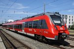 442 359-6 fährt als S2 von Güstrow nach Warnemünde am 22.7.2016 in Rostock Hauptbahnhof ein.