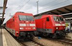 Während 120 203-5 mit dem RE1 (RE4310)  Hanse-Express  nach Hamburg Hauptbahnhof auf Abfahrt wartet, verlässt 101 118-8 zusammen mit dem IC2405 von Stralsund Hauptbahnhof nach Köln