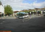 Bahnhofsvorplatz in Rsselsheim am 08.05.2005, die Dachkonstruktion  war bereits fast ber die gesamte Lnge vom zentralen Busbahnhof bis zum neuem Bahnhof fertig montiert. 