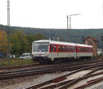 628 540 in Fernverkehrslackierung als RB 22 389, Ulm Hbf  - Münsingen, verlässt den Bahnhof Schelklingen.