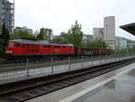 Etwas überdimensioniert wirkt 232 093-5 vor diesem  Güterzug  im Bahnhof Schelklingen an diesem verregneten Nachmittag im Mai. Der Zug ist vermutlich ein Südbahn-Umleiter.
Aufnahmedatum: 08.05.2019, 15:30 Uhr