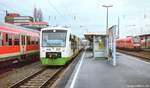 Blick nach Osten auf Schweinfurt Hbf am 21.1.06: Der EiB-VT 012 stand auf Gleis 4 und war nach Bad Kissingen beschildert.