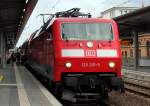 120 201-9 mit RE 1 (RE 4310) von Rostock Hbf nach Hamburg Hbf in Schwerin Hbf am 24.06.2013