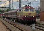 . Diesellok 218 105-5 fährt mit dem Pilgerzug nach Lourdes in den Bahnhof von Singen ein.  05.09.2017  (Jeanny)
