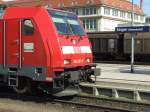 146 201 zusammen mit dem Singener Bahnhofsschild...