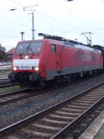 189 069 stellte ihre Wagen mitten im Bahnhof ab und fuhr dann wieder in Richtung Magdeburg.